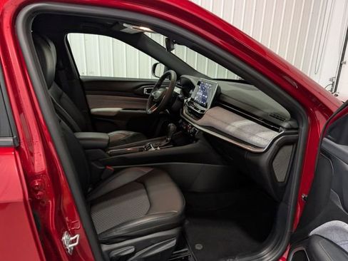 Used 2025 Jeep Compass Latitude AWD/4WD image 28