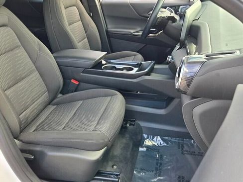 Used 2025 Chevrolet Equinox LT w/ Safety and Technology Package FWD image 17