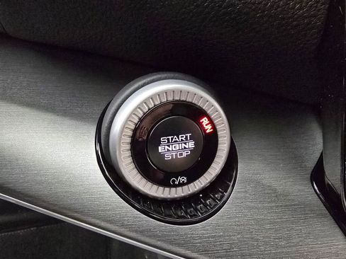 New 2025 Jeep Wagoneer L Series II w/ HD Trailer Tow Package w/25F image 19