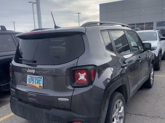 Used 2018 Jeep Renegade Latitude w/ UConnect 8.4 Nav Group video 2