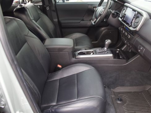 Used 2023 Toyota Tacoma TRD Off-Road w/ TRD Premium Off Road Package image 36