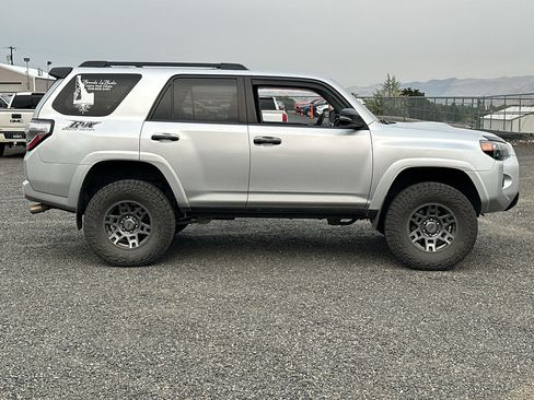 Certified 2020 Toyota 4Runner Venture AWD/4WD image 12