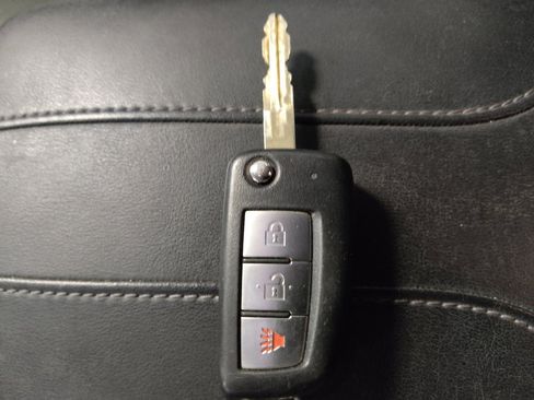 Used 2020 Nissan Rogue S FWD image 32