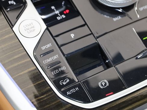 Used 2023 BMW X7 xDrive40i w/ M Sport Package image 32