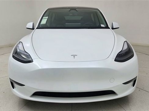 Used 2023 Tesla Model Y Performance image 2
