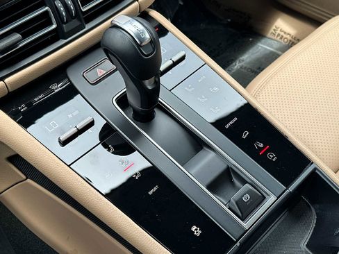 Used 2025 Porsche Macan image 21