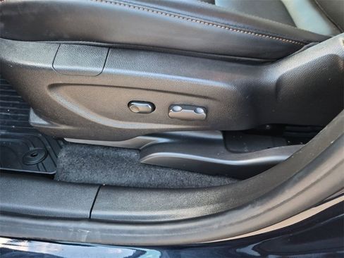 Used 2021 Chevrolet Trax LT w/ Premium Seat Package image 12