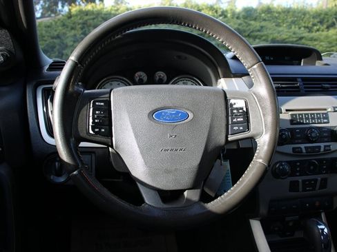 Used 2010 Ford Focus SEL image 18