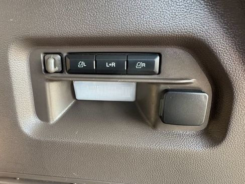Used 2022 Ford Explorer Platinum w/ Equipment Group 601A AWD/4WD image 19