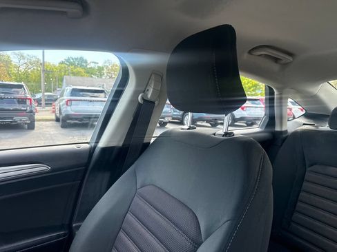 Used 2017 Ford Fusion SE w/ Fusion SE Technology Package FWD image 39