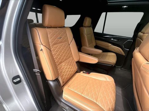 Used 2024 Cadillac Escalade Premium Luxury w/ Performance Package AWD/4WD image 20