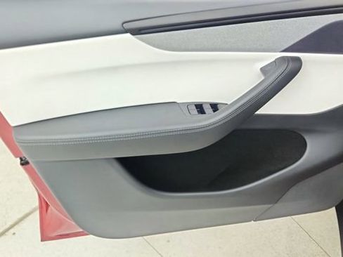 Used 2026 Tesla Model Y AWD image 34