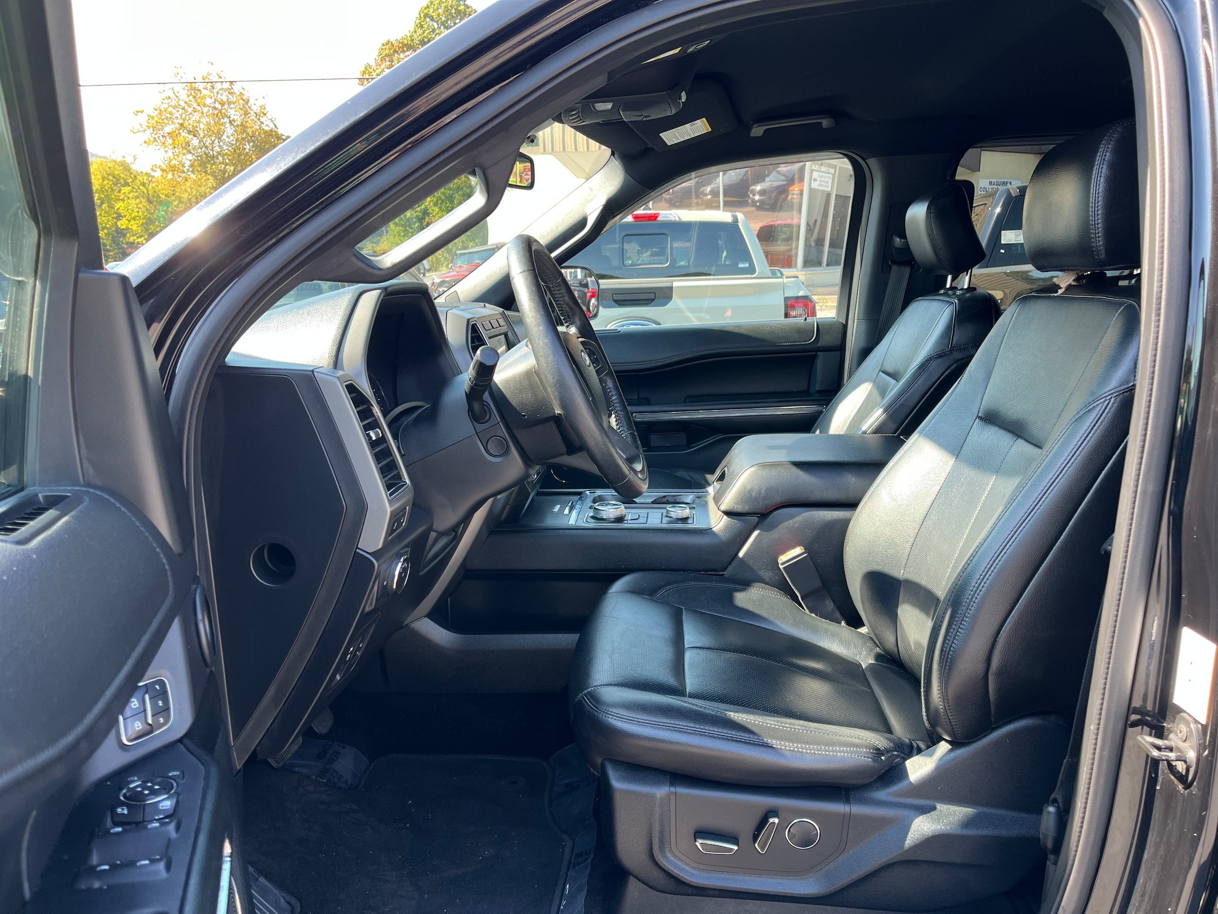 Used 2018 Ford Expedition Max XLT w/ Equipment Group 202A AWD/4WD image 15