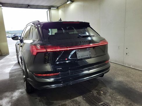 Used 2022 Audi e-tron S Premium Plus w/ 21" Black Optic Package image 4