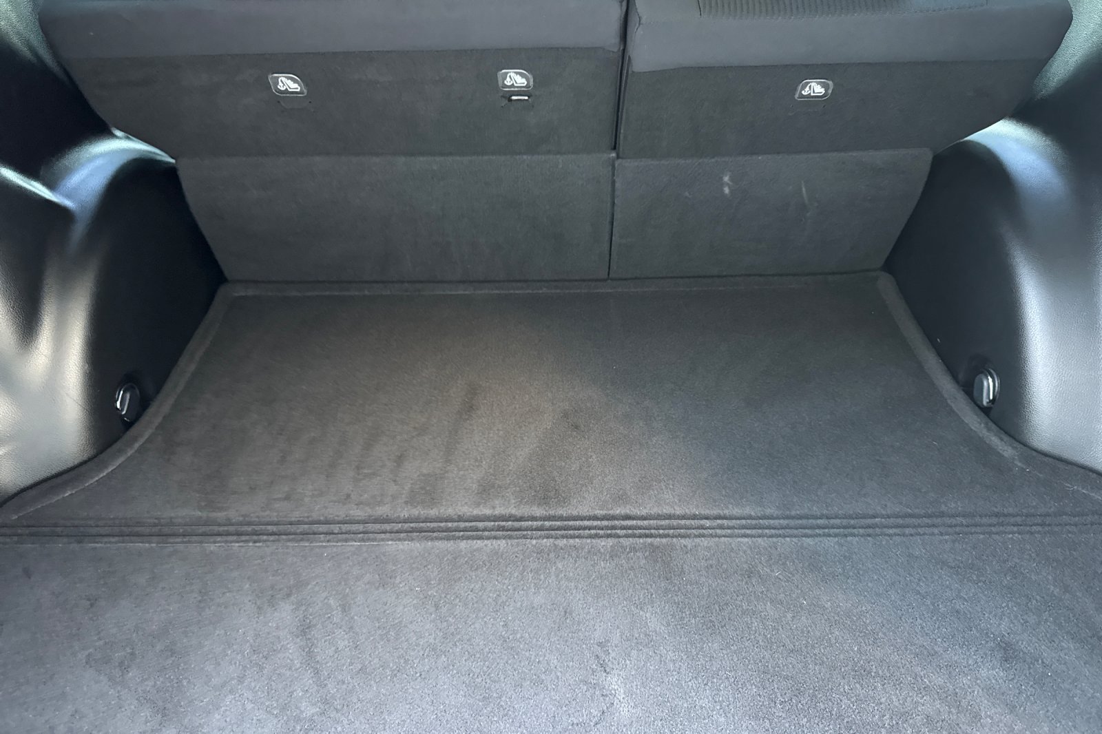 Used 2018 Toyota RAV4 LE FWD image 20