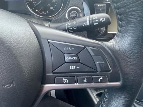 Used 2020 Nissan Rogue SV image 18