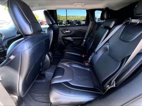 Used 2022 Jeep Cherokee Latitude Lux w/ Mopar Interior Package AWD/4WD image 28