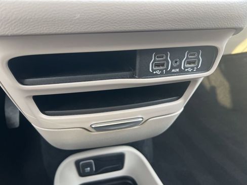 Used 2024 Chrysler Pacifica Touring-L image 55