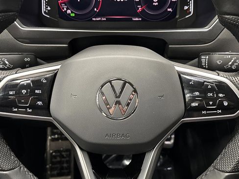Used 2024 Volkswagen Tiguan SEL R-Line image 17