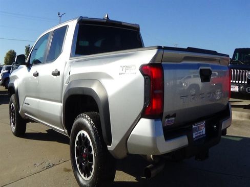 Used 2024 Toyota Tacoma TRD Off-Road image 8