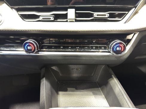 Used 2025 Chevrolet Equinox LT w/ Convenience Package II image 31