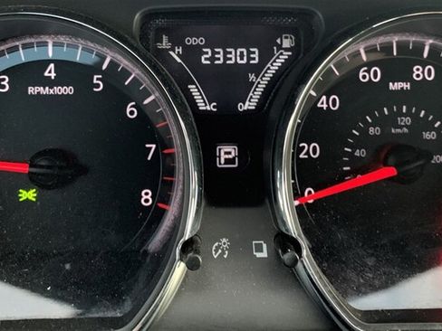 Used 2018 Nissan Versa SV FWD image 11