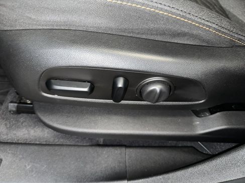 Used 2019 Chevrolet Equinox LT image 3