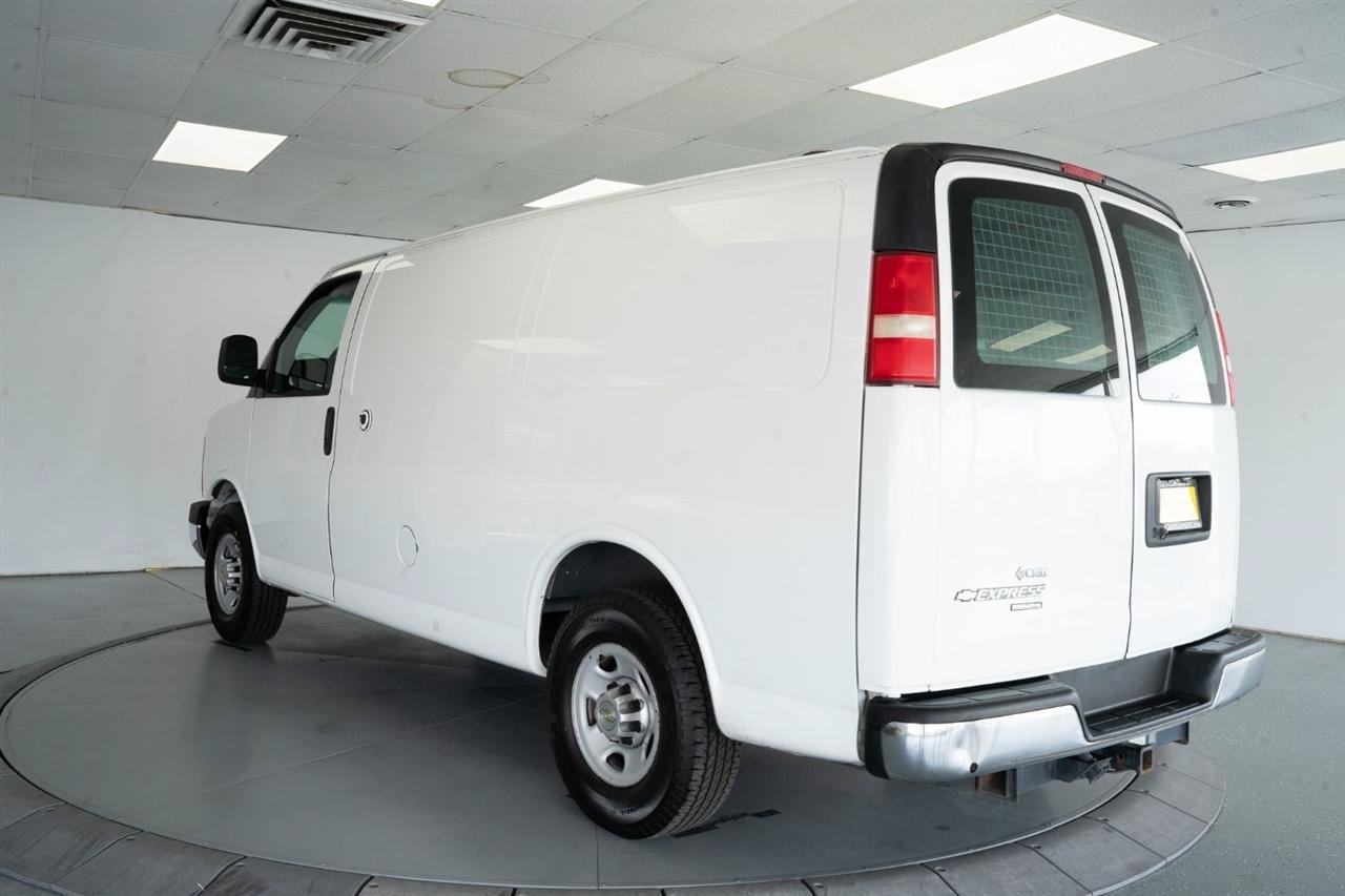 Used 2014 Chevrolet Express 2500 w/ Cold Climate Package RWD image 6
