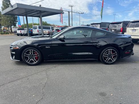 Used 2018 Ford Mustang GT RWD image 8