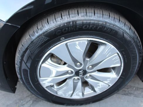 Used 2019 Kia Optima EX image 11