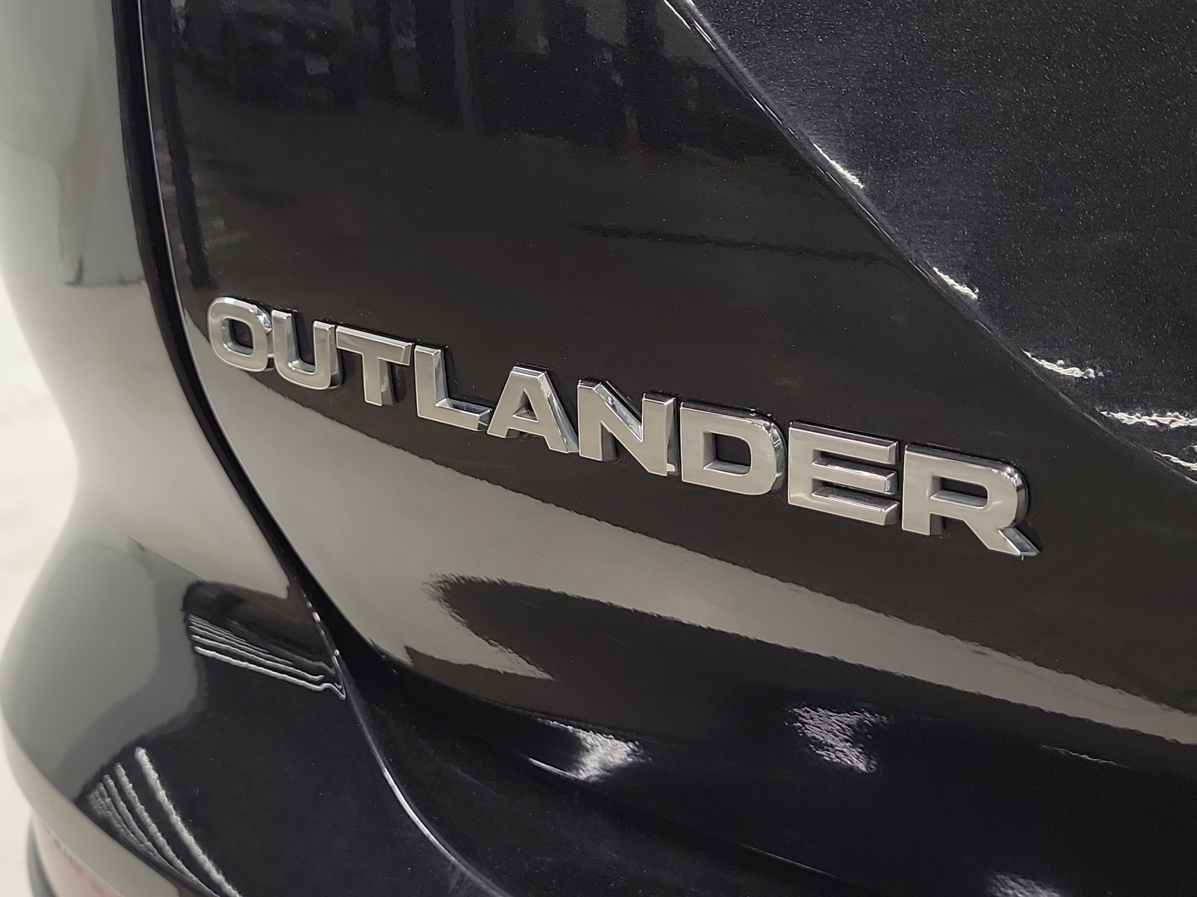 Used 2024 Mitsubishi Outlander SE AWD/4WD image 8