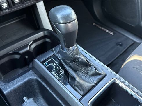 Used 2018 Toyota Tacoma TRD Sport w/ Technology Package image 25