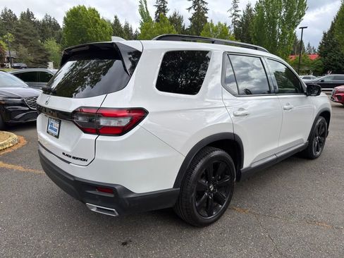 Used 2025 Honda Pilot Black Edition image 5