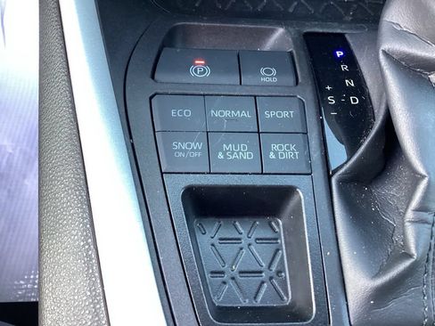 Used 2022 Toyota RAV4 XLE w/ Convenience Package AWD/4WD image 30