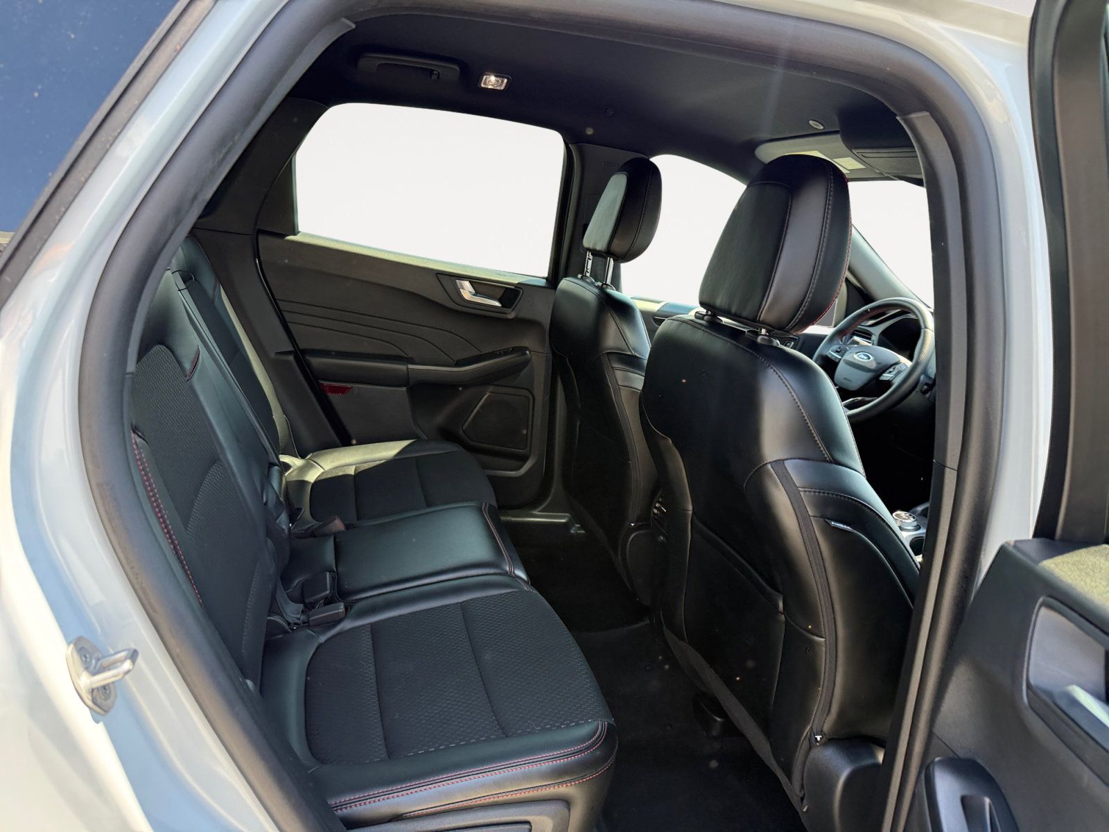 Certified 2025 Ford Escape ST-Line Select AWD/4WD image 18