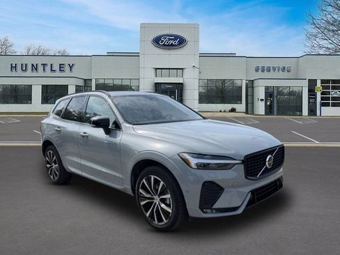 Used 2025 Volvo XC60 B5 Plus AWD/4WD image 3