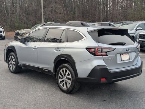 Used 2023 Subaru Outback Premium image 5