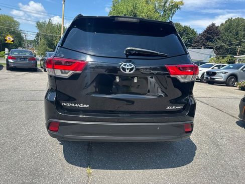 Used 2019 Toyota Highlander XLE AWD/4WD image 11