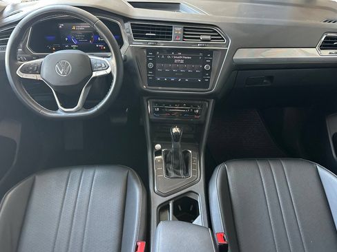 Used 2023 Volkswagen Tiguan SE w/ Panoramic Sunroof Package FWD image 13