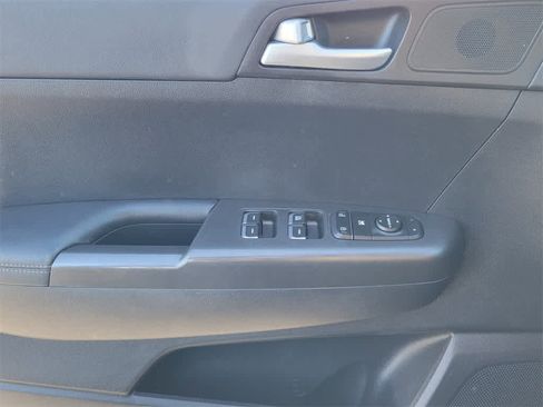 Used 2017 Kia Sportage LX image 18