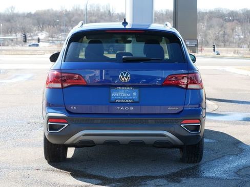 Certified 2023 Volkswagen Taos SE w/ Panoramic Sunroof Package image 6