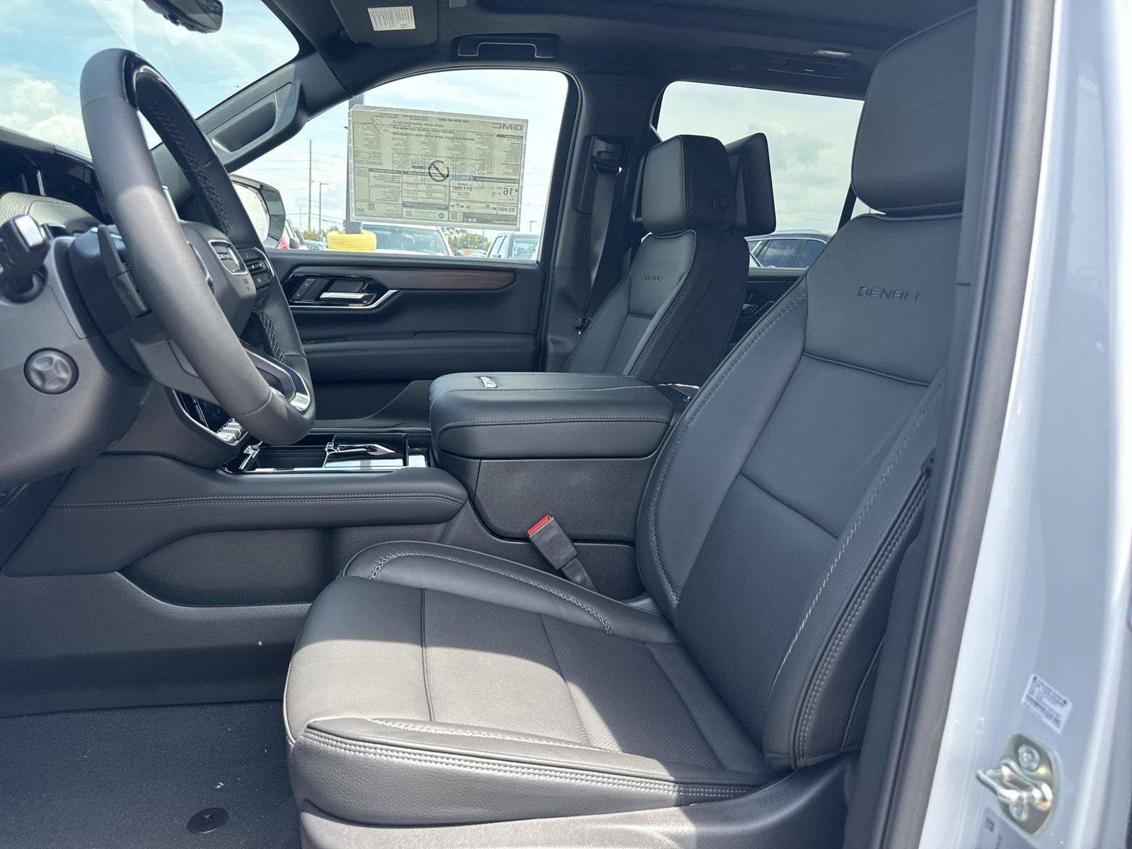 New 2026 GMC Yukon Denali w/ Denali Reserve Package AWD/4WD image 11