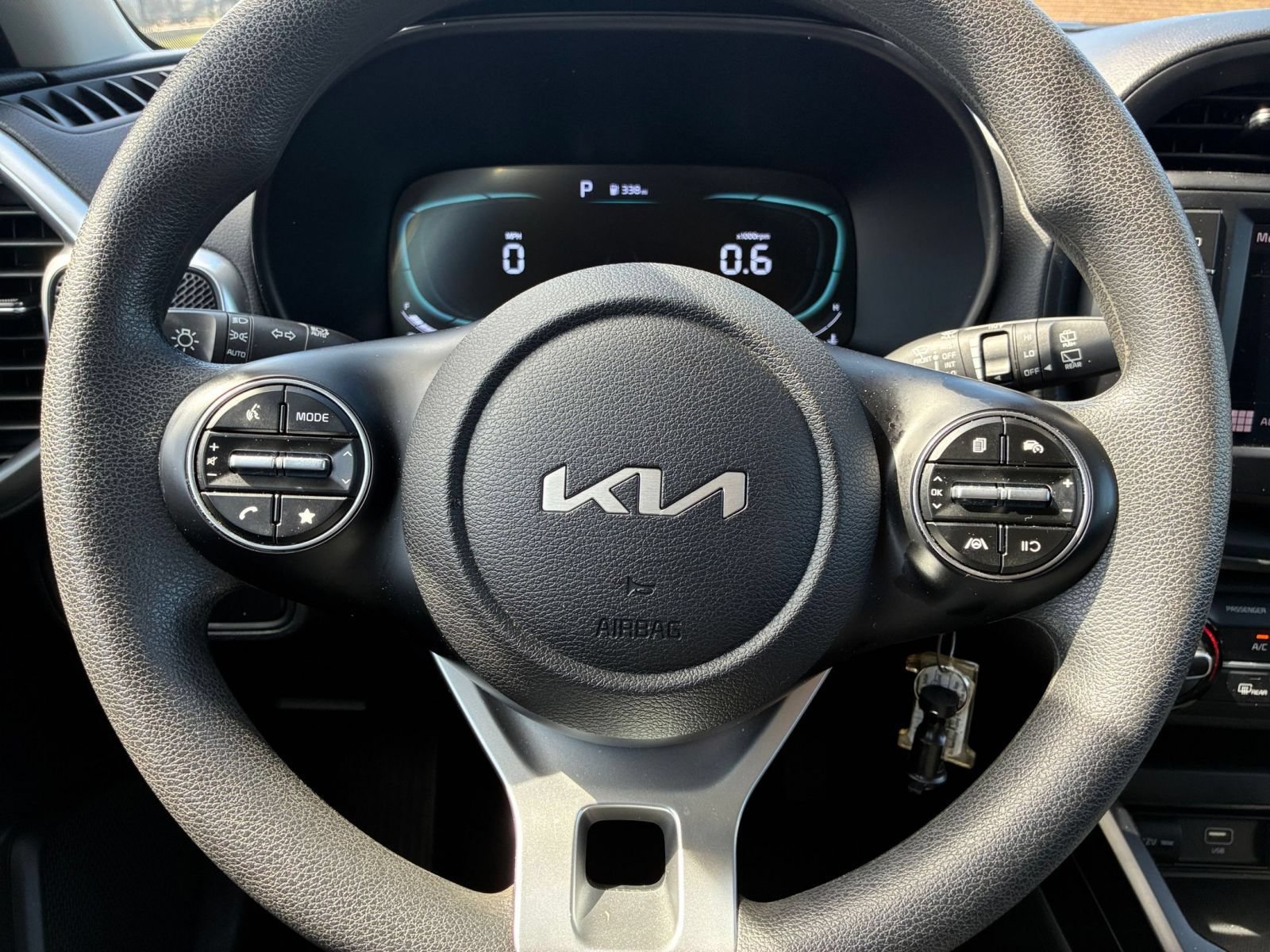 Used 2025 Kia Soul LX w/ LX Technology Package FWD image 25