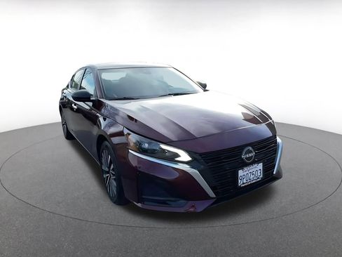 Used 2025 Nissan Altima 2.5 SV image 3