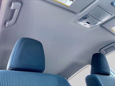 Used 2018 Toyota RAV4 LE FWD image 14
