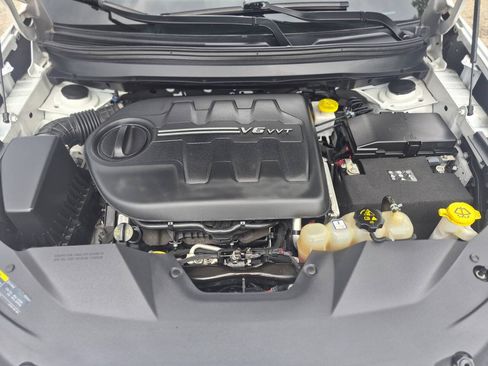 Used 2019 Jeep Cherokee Limited AWD/4WD image 13