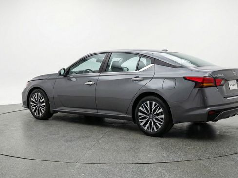 Used 2025 Nissan Altima 2.5 SV image 6