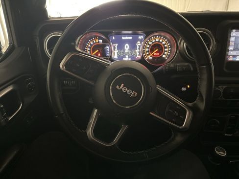 Used 2020 Jeep Wrangler Unlimited Sahara AWD/4WD image 21