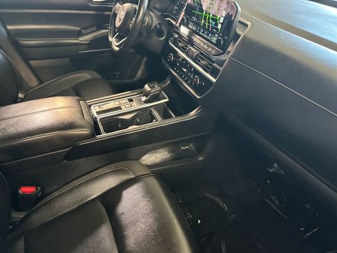 Used 2024 Nissan Pathfinder SL w/ SL Premium Package FWD image 18
