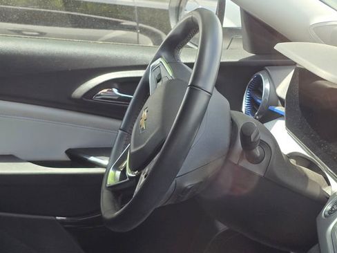 Used 2024 Chevrolet Trax LT w/ Driver Confidence Package image 8